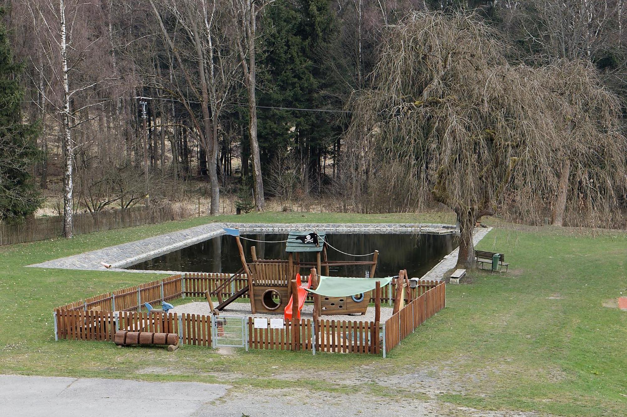 Penzion A Restaurace Na Krizovatce Polevsko Extérieur photo